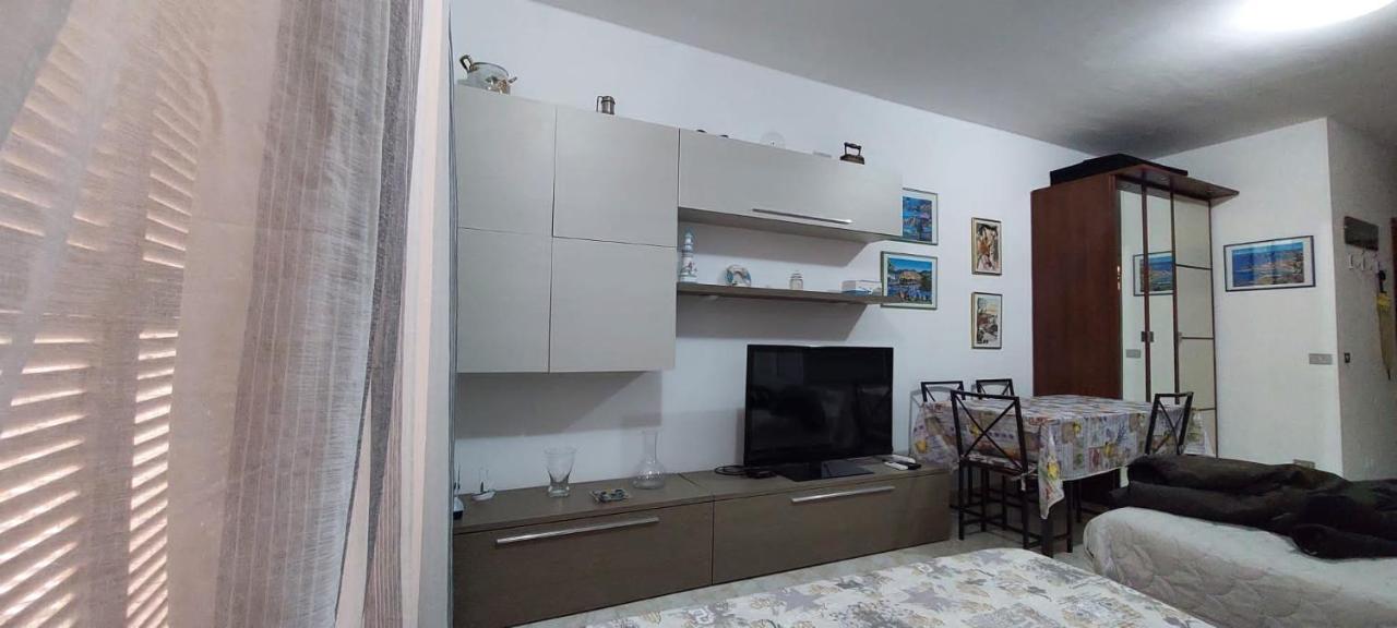 Apartment Ampio Monolocale Con Terrazzo - A 2 Passi Dal Mare Latte