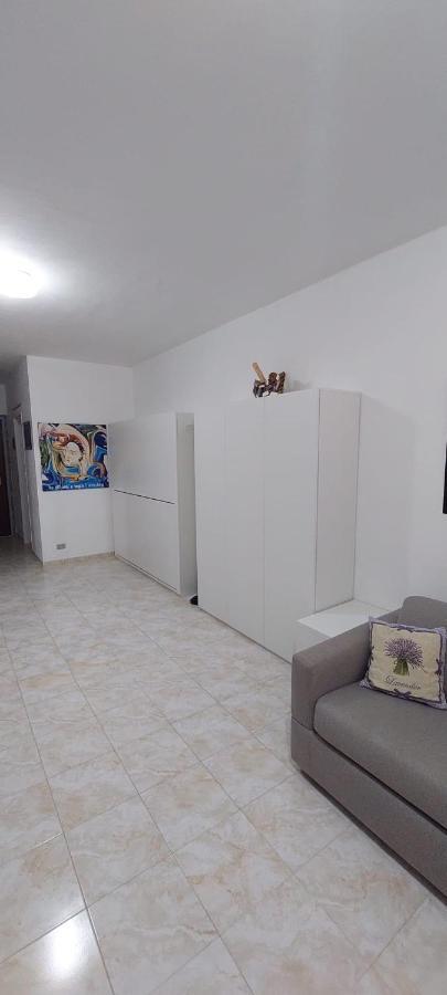 Apartment Ampio Monolocale Con Terrazzo - A 2 Passi Dal Mare